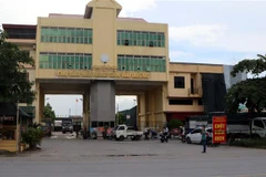 Phong tỏa, tạm dừng hoạt động chợ nông sản Hải Dương nơi có F0 là lái xe đường dài ở Thừa Thiên-Huế đến giao hàng. (Ảnh: Mạnh Tú/TTXVN) 