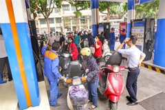 Cửa hàng xăng Trần Hưng Đạo, Hà Nội. (Ảnh: Tuấn Đức/TTXVN) 