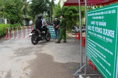 Một chốt kiểm soát của vùng xanh tại Hậu Giang. (Ảnh: Hồng Thái/TTXVN) 