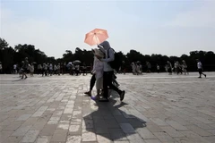 Mặc dù nhiệt độ ngày 3/7 của Bắc Kinh đã giảm, với 33 độ C ghi nhận trưa cùng ngày, nhưng dự báo nắng nóng gay gắt sẽ trở lại trong tuần này. (Nguồn: THX/TTXVN)