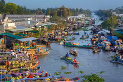 Chợ nổi Ngã Năm, một điểm tham quan nổi tiếng ở Sóc Trăng. (Nguồn: thamhiemmekong.com) 