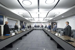 Các đại biểu tại vòng đàm phán thứ tư của Ủy ban Quân sự chung Libya (JMC) 5 +5 ở Geneva, Thụy Sĩ, ngày 19/10/2020. (Nguồn: AFP/TTXVN) 