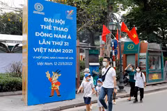 Trong ảnh: Biểu ngữ chào SEA Games 31 trên phố Lê Thạch. Ảnh: Trần Việt - TTXVN 