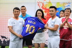 [Photo] Trận cầu giao lưu giữa các thế hệ Thông tấn xã Việt Nam