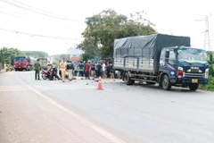 Hiện trường vụ tai nạn khiến ông Nguyễn Văn Hạnh tử vong tại chỗ. (Ảnh: Đậu Tất Thành/TTXVN)