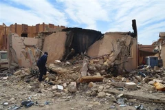 Nhà bị phá hủy trong một vụ tấn công tại Mali. (Ảnh: AFP/TTXVN)