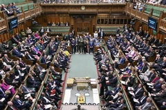 Toàn cảnh phiên họp Hạ viện Anh tại thủ đô London. (Ảnh: AFP/TTXVN)