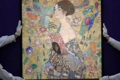 Bức tranh "Lady with a Fan." (Nguồn: AP)