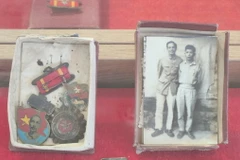 Kỷ vật của các cán bộ đi B tại buổi trưng bày. (Ảnh: Sỹ Thắng/TTXVN)