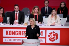 Nữ Bộ trưởng Tài chính Thụy Điển Magdalena Andersson (phía trước) phát biểu sau khi được bầu làm Chủ tịch đảng Dân chủ Xã hội, tại đại hội của đảng ở Gothenburg, ngày 4/11/2021. (Ảnh: AFP/TTXVN) 
