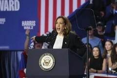 Phó Tổng thống Mỹ Kamala Harris phát biểu trong cuộc vận động tranh cử ở bang North Carolina ngày 12/9/2024. (Ảnh: Kyodo/TTXVN)