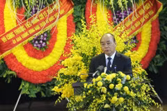 Thủ tướng Nguyễn Xuân Phúc đọc điếu văn tiễn biệt nguyên Tổng Bí thư Lê Khả Phiêu. (Nguồn: TTXVN)