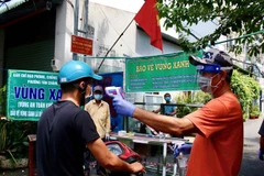 Thanh niên phường Tân Chánh Hiệp, quận 12 tăng cường chốt chặn, ngăn ngừa phòng dịch bảo vệ vùng xanh. (Ảnh: Tiến Lực/TTXVN) 