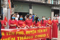 [Photo] Người dân xã Yên Phú hân hoan khi được dỡ bỏ lệnh phong tỏa