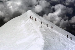 Toàn cảnh ngọn núi Mont-Blanc trên dãy Alps tại Pháp. (Ảnh: AFP/TTXVN)