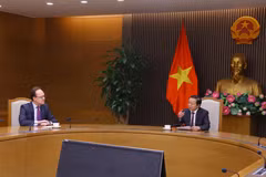 Đại sứ Nga tại Việt Nam Gennady Bezdetko trong một buổi làm việc với Phó Thủ tướng Trần Hồng Hà. (Ảnh: Văn Điệp/TTXVN)