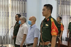 Các bị cáo đang nghe Hội đồng xét xử tuyên án. (Nguồn: Công an nhân dân)