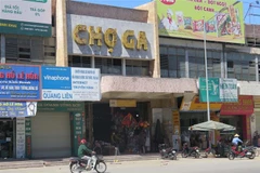 Thành phố Vinh tiếp tục tạm dừng một số dịch vụ không thiết yếu theo quy định tại Công văn số 2732/UBND-VX, ngày 6/5/2021 của Ủy ban Nhân dân tỉnh.(Ảnh: Nguyễn Văn Nhật/TTXVN) 