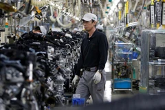 Công nhân làm việc trong một nhà máy ở Nhật Bản. (Nguồn: cgtn.com) 