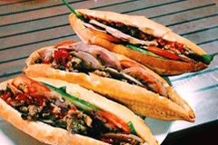 [Video] Đến Hội An nếm món bánh mỳ Phượng nức tiếng gần xa