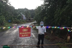 Một chốt kiểm soát dịch COVID-19 ở Bình Phước. (Ảnh: K GỬIH/TTXVN) 