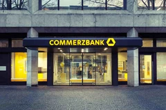 Khách hàng của Commerzbank vẫn có thể sử dụng ATM, các dịch vụ trực tuyến và các chi nhánh vẫn mở cửa.(Nguồn: internationalfinance.com) 