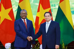 Thủ tướng Phạm Minh Chính hội kiến Tổng thống Cộng hòa Guinea-Bissau Umaro Sissoco Embaló. Ảnh: Dương Giang – TTXVN