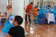 Một điểm tiêm vaccine ở Cà Mau. (Ảnh: Huỳnh Anh/TTXVN) 