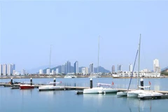 Các du thuyền nhỏ đang neo đậu tại bến du thuyền ở Nha Trang, Khánh Hòa. (Ảnh: Tiên Minh/TTXVN)