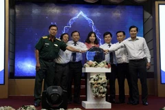 Nghi thức khai trương Cổng thông tin và ứng dụng di động du lịch thông minh Long An. (Ảnh: Bùi Giang/TTXVN) 