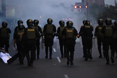 Cảnh sát tuần tra tại thủ đô Lima, Peru ngày 4/1/2023. (Ảnh: AFP/TTXVN)