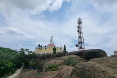 Cơ quan điều tra Công an tỉnh Bình Thuận tại hiện trường vụ việc. (Nguồn: Báo Pháp luật Thành phố Hồ Chí Minh)