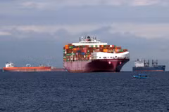 Tàu thuyền chờ qua kênh đào Panama ngày 24/9/2023. (Ảnh: AFP/TTXVN)