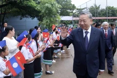 Chủ tịch nước Tô Lâm đến thăm Trường song ngữ Lào-Việt Nam. (Ảnh: Nhan Sáng-TTXVN)
