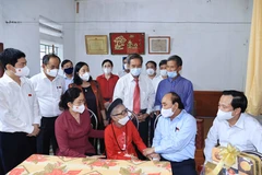 [Photo] Chủ tịch nước thăm, tặng quà thương binh, Mẹ Việt Nam Anh hùng