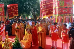 Nghi lễ rước Tượng phật ngọc. (Ảnh: Đức Hiếu/TTXVN) 