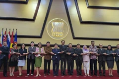 Các đại biểu tham dự Cuộc họp lần thứ 68 Nhóm đặc trách sáng kiến liên kết ASEAN (IAI). (Ảnh: TTXVN phát) 