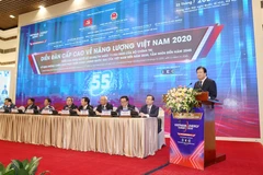 Phó Thủ tướng Chính phủ Trịnh Đình Dũng phát biểu tại diễn đàn. (Ảnh: Phương Hoa/TTXVN)