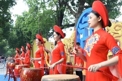 Tiết mục đánh trống tại lễ khai mạc triển lãm Hà Nội - Những dấu son lịch sử. (Ảnh: Văn Điệp/TTXVN) 