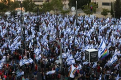 Biểu tình tại Jerusalem, phản đối kế hoạch cải cách tư pháp của Chính phủ, ngày 22/7/2023. (Ảnh: AFP/TTXVN)