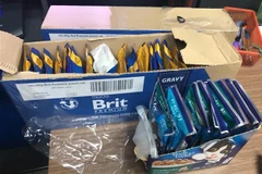 Ma túy tổng hợp cất giấu tinh vi trong các kiện hàng bị lực lượng Hải quan Sân bay Tân Sơn Nhất phát hiện, thu giữ. (Ảnh: TTXVN phát)