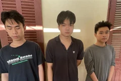 Các đối tượng lừa đảo bị bắt giữ. (Ảnh: TTXVN phát)