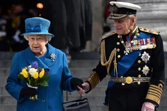 Nữ hoàng Elizabeth II (trái) và Thân vương Philip (phải) tại London , Anh, ngày 13/3/2015. (Ảnh: AFP/TTXVN)