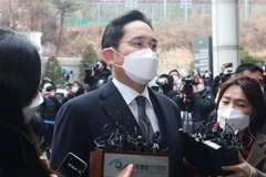 Người thừa kế Tập đoàn Samsung Lee Jae-yong tới Tòa án cấp cao Seoul, Hàn Quốc ngày 18/1. (Ảnh: Yonhap/TTXVN)