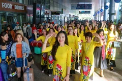 Đoàn khách du lịch MICE đến du lịch Đà Nẵng trong những ngày đầu năm mới. (Ảnh: Trần Lê Lâm/TTXVN)