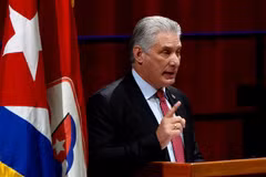 Tân Bí thư thứ nhất Ban Chấp hành Trung ương Đảng Cộng sản Cuba (PCC) Miguel Díaz-Canel Bermúdez phát biểu tại lễ bế mạc Đại hội lần thứ VIII của PCC. (Ảnh: AFP/TTXVN)