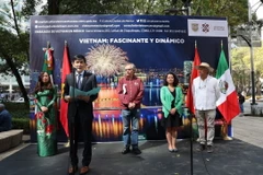 Đại sứ Việt Nam tại Mexico Nguyễn Hoành Năm phát biểu khai mạc triển lãm. (Ảnh: Phi Hùng/TTXVN)