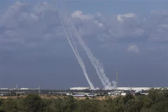 Hệ thống tên lửa phòng không Vòm Sắt tại Ashkelon, Israel được kích hoạt để đánh chặn loạt rocket phóng từ Dải Gaza ngày 7/10. (Ảnh: THX/TTXVN)