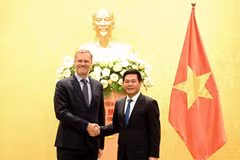 Bộ trưởng Nguyễn Hồng Diên tiếp ngài Olivier Brochet, tân Đại sứ Pháp tại Việt Nam. (Nguồn: Bộ Công Thương)