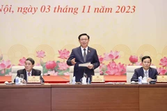 Chủ tịch Quốc hội Vương Đình Huệ gặp mặt Đoàn Đại biểu Doanh nghiệp gia đình tiêu biểu cả nước. (Ảnh: Doãn Tấn/TTXVN)